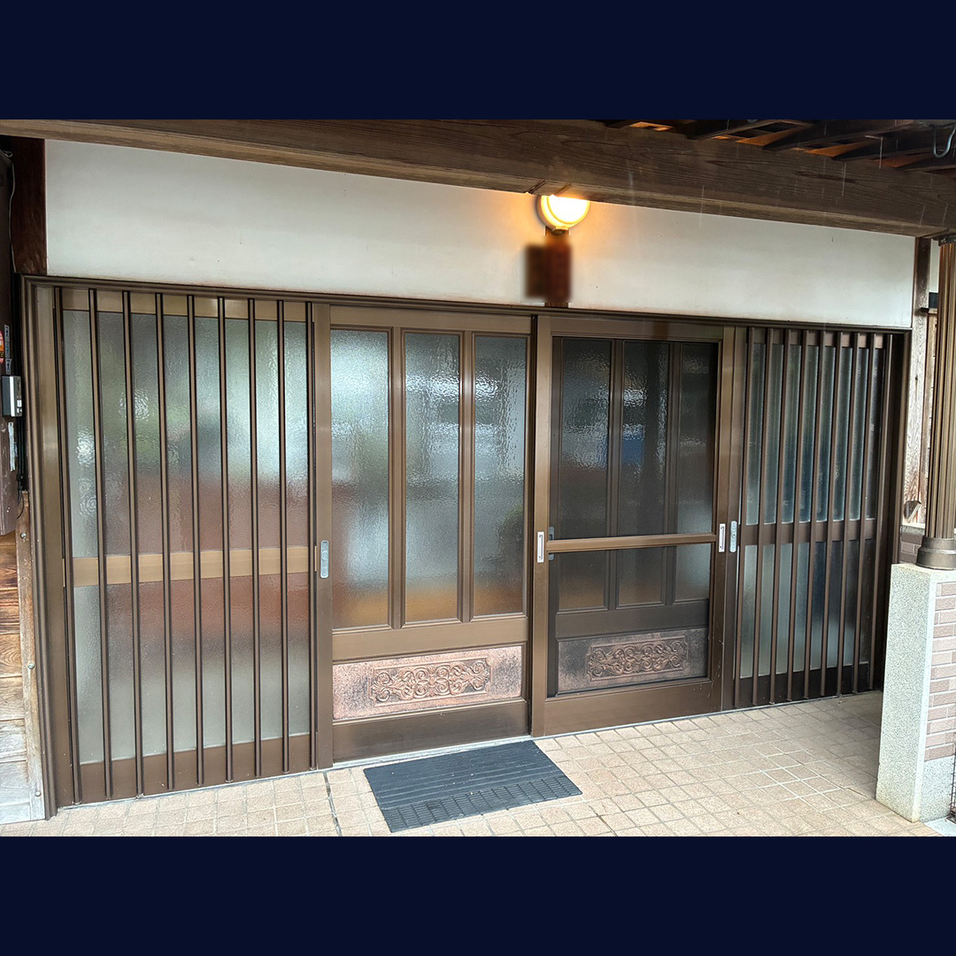 玄関引戸交換工事の施工前